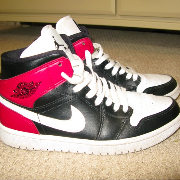 Jordan 1 Mid Black Noble Red - Picture 1 of 4